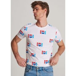 T-shirt z nadrukiem Pepsi - Biały. Białe t-shirty męskie Reserved, s, z nadrukiem. Za 49,99 zł.