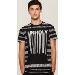 T-shirt z nadrukiem - Czarny. Czarne t-shirty męskie z nadrukiem House, l. Za 49,99 zł.