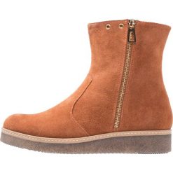 Buty zimowe damskie: Caprice Botki na platformie cognac