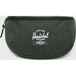 Herschel - Nerka. Czarne walizki marki Herschel, w paski, z poliesteru, małe. W wyprzedaży za 119,90 zł.