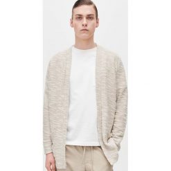 Bluza ze strukturalnej dzianiny - Beżowy. Brązowe bluzy męskie Reserved, s, bez wzorów, z dzianiny, bez kołnierzyka, bez rękawów, bez kaptura. W wyprzedaży za 39,99 zł.