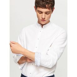 Koszula ze stójką slim fit - Biały. Białe koszule męskie na spinki marki Reserved, m, ze stójką. Za 99,99 zł.
