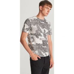 T-shirt z motywem zwierzęcym - Kremowy. Białe t-shirty męskie Reserved, s, bez wzorów, bez kołnierzyka. W wyprzedaży za 29,99 zł.