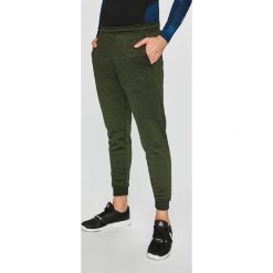 Under Armour - Spodnie. Zielone spodnie męskie Under Armour, xl, bez wzorów, z poliesteru. W wyprzedaży za 189,90 zł.