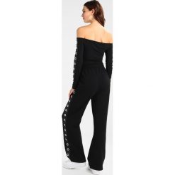 Bluzki asymetryczne: Jaded London OFF THE SHOULDER WITH XL EYELET TAPE Bluzka z długim rękawem black
