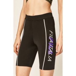 Fila - Szorty. Czarne spodenki sportowe damskie Fila, s, z nadrukiem, z elastanu, sportowe. W wyprzedaży za 139,90 zł.