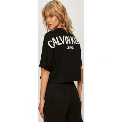 Calvin Klein Jeans - T-shirt. Czarne bluzki damskie Calvin Klein Jeans, s, z nadrukiem, z bawełny, casualowe, z okrągłym kołnierzem. Za 229,90 zł.