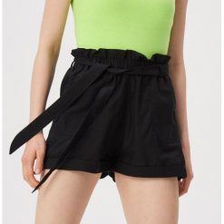 Szorty z lnem - Czarny. Czarne szorty damskie Sinsay, xl, bez wzorów. Za 59,99 zł.