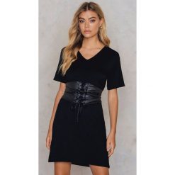 Sukienki: Boohoo Sukienka Petite – Black