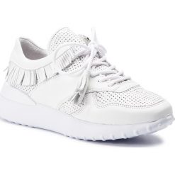 Sneakersy TOGOSHI - TG-13-02-000078 102. Białe półbuty damskie Togoshi, na co dzień, bez wzorów, ze skóry, bez obcasa, na płaskiej podeszwie, bez zapięcia. W wyprzedaży za 359,00 zł.