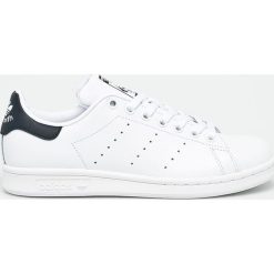 Adidas Originals - Buty Stan Smith. Białe buty sportowe damskie adidas Originals, bez wzorów, ze skóry, sportowe. W wyprzedaży za 299,90 zł.