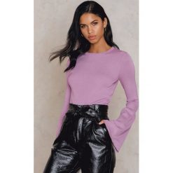 NA-KD Sweter z szerokim rękawem - Purple. Fioletowe swetry damskie NA-KD, bez wzorów, z wiskozy, bez rękawów, bez kaptura. Za 161,95 zł.