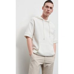 Bluza z krótkim rękawem - Kremowy. Białe bluzy męskie Reserved, s, bez wzorów, bez kołnierzyka, z krótkim rękawem, krótkie, bez kaptura. W wyprzedaży za 69,99 zł.