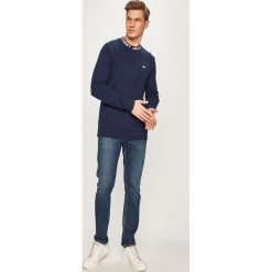 Tommy Jeans - Sweter. Niebieskie swetry męskie Tommy Jeans, s, bez wzorów, z bawełny, z okrągłym kołnierzem, bez kaptura. W wyprzedaży za 219,90 zł.