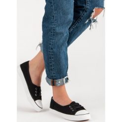 CZARNE TRAMPKI. Czarne trampki i tenisówki damskie marki J. STAR, bez wzorów, bez zapięcia. Za 36,00 zł.
