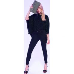 Eleganckie spodnie z aplikacją. Czarne spodnie damskie Top Secret, na lato, z aplikacjami, z jeansu. W wyprzedaży za 49,99 zł.