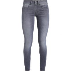 GStar LYNN MID SUPER SKINNY Jeans Skinny Fit grey denim. Szare rurki damskie G-Star, z elastanu. W wyprzedaży za 419,25 zł.