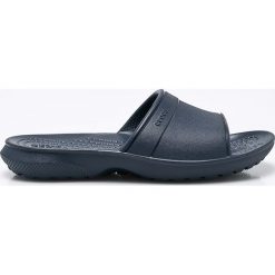 Crocs - Klapki dziecięce. Niebieskie sandały chłopięce Crocs, z gumy, bez zapięcia. W wyprzedaży za 49,90 zł.