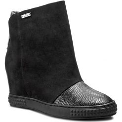Botki CARINII - B3682 E07-360-H87-B88. Czarne buty zimowe damskie marki Carinii, z nubiku. W wyprzedaży za 269,00 zł.