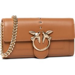 Torebka PINKO - Love Wallet Simply C PE 20 PLTT 1P21KV Y5FF Light Brow L11. Pomarańczowe torebki klasyczne damskie Pinko, bez wzorów, ze skóry, eleganckie, bez dodatków. Za 779,00 zł.