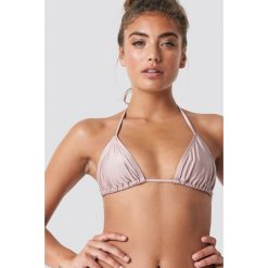 NA-KD Swimwear Góra bikini Shiny Triangle - Pink. Różowe bikini NA-KD Swimwear. Za 40,95 zł.