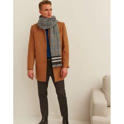 SZALIK MĘSKI. Szare szaliki męskie Top Secret, na zimę, w kratkę, z tkaniny. W wyprzedaży za 34,99 zł.