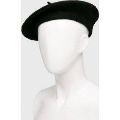 Haily's - Beret. Czarne czapki damskie Haily's, bez wzorów, z poliesteru. W wyprzedaży za 34,90 zł.