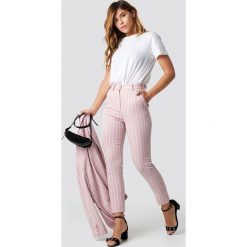 NA-KD Classic Różowe spodnie w paski - Pink. Różowe spodnie z wysokim stanem NA-KD Classic, w paski, z materiału. Za 202,95 zł.