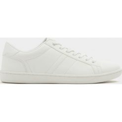 Buty męskie: Białe buty w sportowym stylu