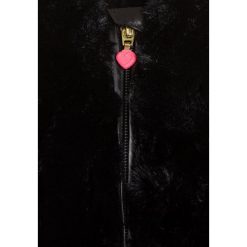 Billieblush Kurtka zimowa schwarz. Czerwone kurtki chłopięce zimowe marki Billieblush, z materiału. W wyprzedaży za 303,20 zł.