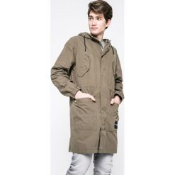 Calvin Klein Jeans - Parka Onok. Zielone parki męskie marki Calvin Klein Jeans, s, z bawełny, długie, z kapturem. W wyprzedaży za 499,90 zł.