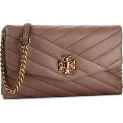Torebka TORY BURCH - Kira Chevron Chain Wallet 64068 Classic Taupe 294. Pomarańczowe torebki klasyczne damskie Tory Burch, bez wzorów, ze skóry, wizytowe, bez dodatków. Za 1439,00 zł.
