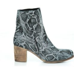 Wężowe botki na obcasie - skóra naturalna - model 454 - kolor czarny wąż. Czarne botki damskie Zapato, na wiosnę, ze skóry, eleganckie, za kostkę, na wysokim obcasie, na obcasie, na zamek. W wyprzedaży za 319,20 zł.