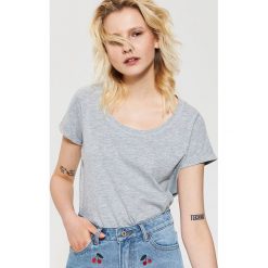 T-shirt basic - Jasny szar. Szare t-shirty damskie marki House, s, bez wzorów, bez kołnierzyka. Za 19,99 zł.