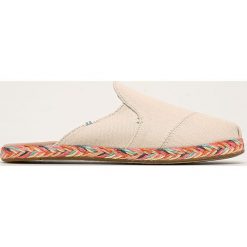 Toms - Klapki Nova. Białe klapki damskie Toms, bez wzorów, z gumy, bez obcasa, na obcasie. W wyprzedaży za 179,90 zł.