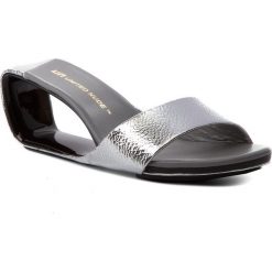 Klapki UNITED NUDE - Mobius Mid 10003141113 Silver. Szare klapki damskie marki United Nude, ze skóry, na obcasie. W wyprzedaży za 609,00 zł.