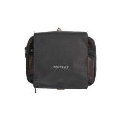Kosmetyczka TRAVEL. Szare kosmetyczki męskie marki FORCLAZ, bez wzorów, z poliesteru. Za 39,99 zł.