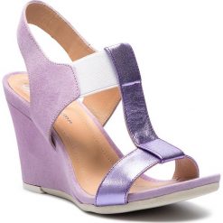 Sandały SOLO FEMME - 53114-42-I55/I70-07-00 Lila. Fioletowe klapki damskie Solo Femme, bez wzorów, ze skóry, bez obcasa, na obcasie. W wyprzedaży za 229,00 zł.