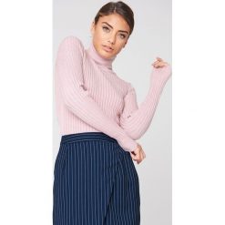 Golfy damskie: Trendyol Sweter w prążki z golfem – Pink