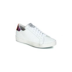 Buty Meline ARGAGALE. Białe trampki i tenisówki damskie marki Meline, bez wzorów, bez zapięcia. Za 529,00 zł.