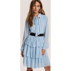 Jasnoniebieska Sukienka Kylaith. Niebieskie sukienki damskie Renee, s, bez wzorów, bez kołnierzyka, bez rękawów, mini. Za 129,99 zł.