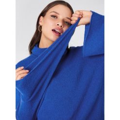 NA-KD Dzianinowy sweter z golfem i szerokim rękawem - Blue. Niebieskie golfy damskie marki NA-KD, z dzianiny. W wyprzedaży za 48,59 zł.