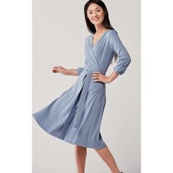 Sukienka Hermia Tempest XXS niebieski. Niebieskie sukienki damskie Marie Zélie, s, w paski, z elastanu, bez kołnierzyka, bez rękawów, kopertowe. Za 297,00 zł.