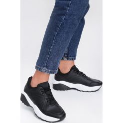 Czarne Sneakersy Backyard. Czarne sneakersy damskie Renee, ze skóry. Za 99,99 zł.