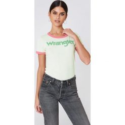 Wrangler T-shirt retro Kabel - Yellow. Żółte t-shirty damskie Wrangler, z nadrukiem, z bawełny, z kontrastowym kołnierzykiem. Za 121,95 zł.