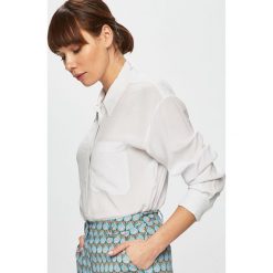 Calvin Klein Jeans - Koszula. Białe bluzki damskie Calvin Klein Jeans, s, bez wzorów, z wiskozy, casualowe, bez kołnierzyka, z długim rękawem. W wyprzedaży za 359,90 zł.