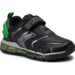 Sneakersy GEOX - J Android B. B J9444B 0BU50 C0016 M Black/Green. Czarne trampki chłopięce Geox, bez wzorów, ze skóry ekologicznej, na rzepy. W wyprzedaży za 219,00 zł.