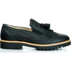 Czarne półbuty z tłoczeniem - skóra naturalna - model 247 - kolor czarny krokodyl. Czarne półbuty damskie Zapato, bez wzorów, ze skóry, bez obcasa, bez zapięcia. W wyprzedaży za 179,40 zł.