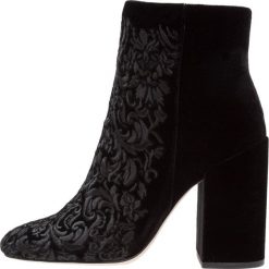 Botki damskie: Jessica Simpson WOVELLA Botki na obcasie black
