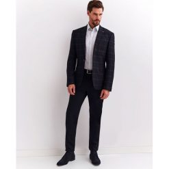 Koszula wzorzysta regularny krój. Białe koszule męskie Top Secret, na zimę, m, bez wzorów, z bawełny, eleganckie, bez kołnierzyka, bez rękawów. W wyprzedaży za 49,99 zł.